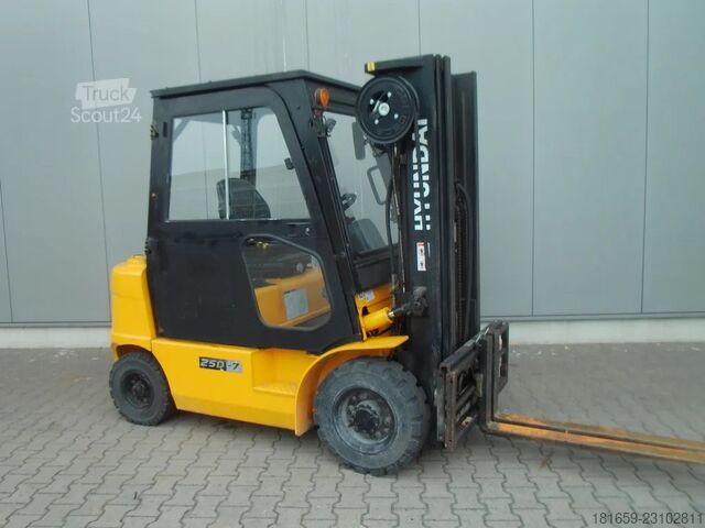  HYUNDAI 25D -7