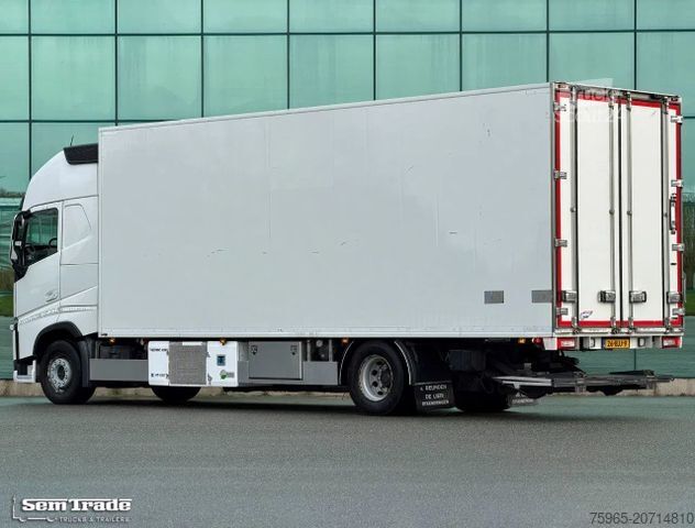 Koelwagen VOLVO FH 13.460 I-PARK COOL THEMO KING UT-800 VAN BEUR