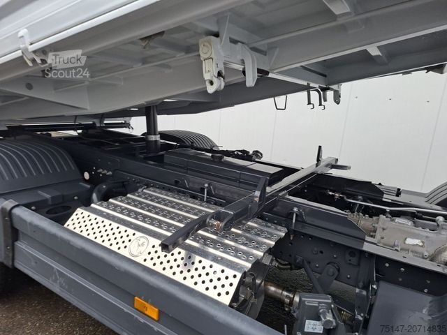 Driezijdige kipper bestelwagen MERCEDES-BENZ 818 K Atego Meiller AHK Klima Euro6E