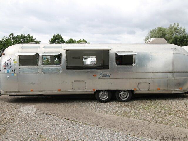 Caravan/camper Airstream Land Yacht Sovereign Catering + Foodtrailer