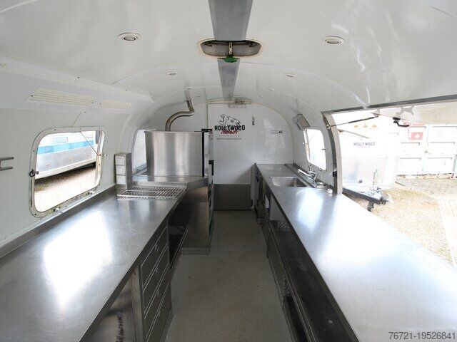 Caravan/camper Airstream Land Yacht Sovereign Catering + Foodtrailer