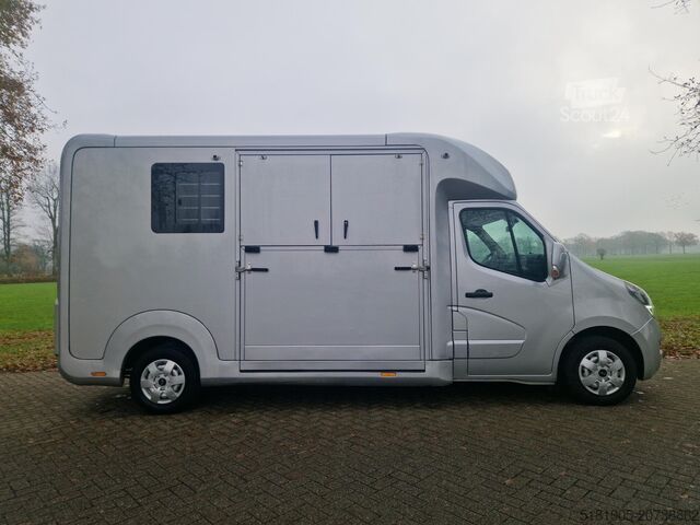 Transport av hester Opel Movano Occasion paardenwagen STX hengsten uitvo...