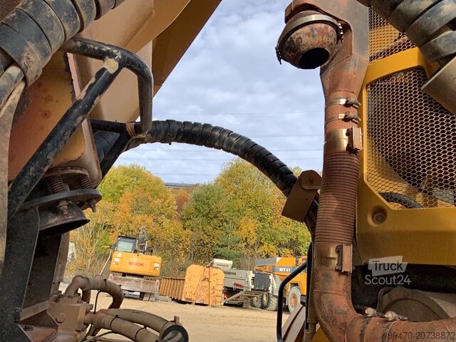 Zglobni kiper Caterpillar 735B