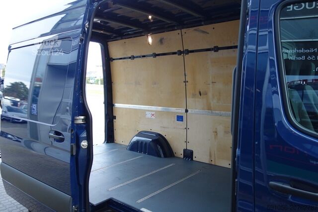 Slēgtais furgons mercedes-benz Sprinter 319 CDI V6 L2H2 STDHZG/AHK/KAM/SITZHZG