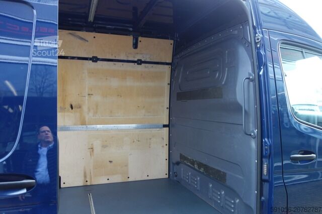 Slēgtais furgons mercedes-benz Sprinter 319 CDI V6 L2H2 STDHZG/AHK/KAM/SITZHZG