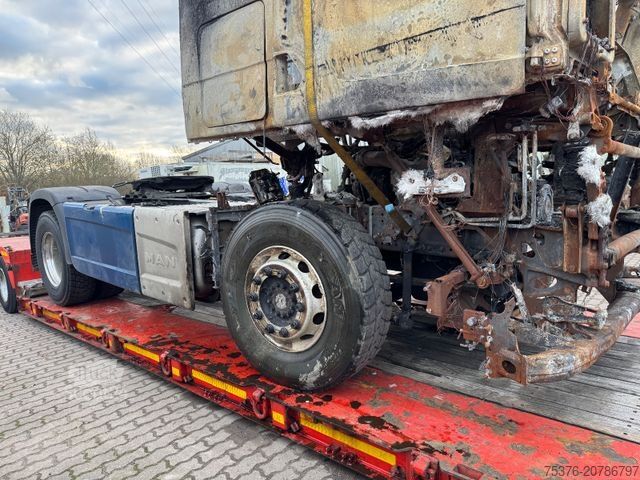 Standardni vlačilec MAN TGX 18.510 Brandschaden