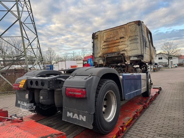 Standardni vlačilec MAN TGX 18.510 Brandschaden