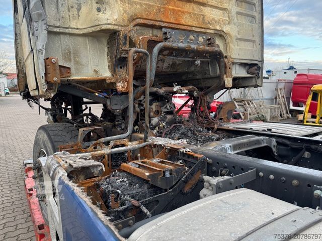 Standardni vlačilec MAN TGX 18.510 Brandschaden