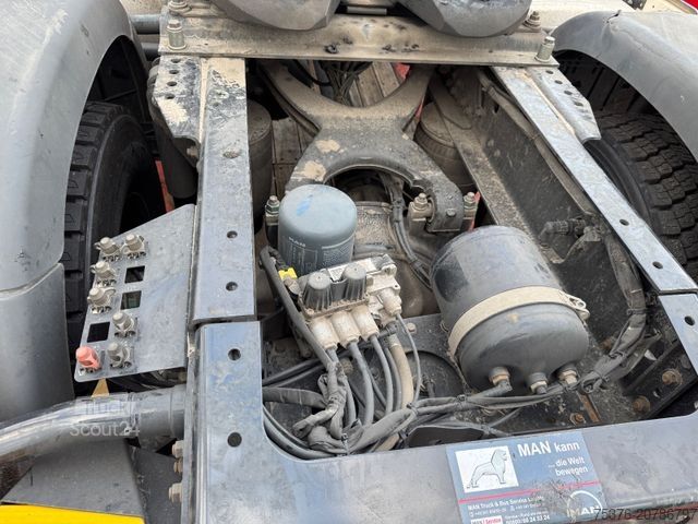 Standardni vlačilec MAN TGX 18.510 Brandschaden