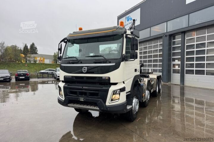 شاحنة قلّابة بذراع تحميل متحرك VOLVO FMX-500 8x4 Abrollkipper