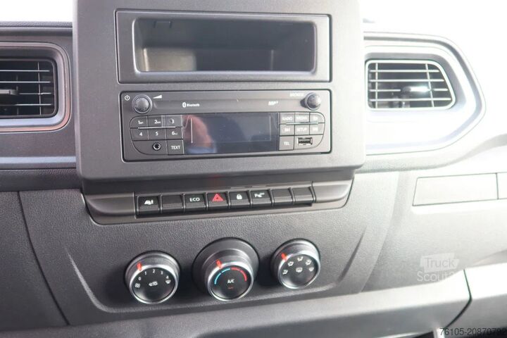 Refrigerated/freezer transport (delivery van) Renault Master Carrier Xarios 350 Koel/vries + verwarme...