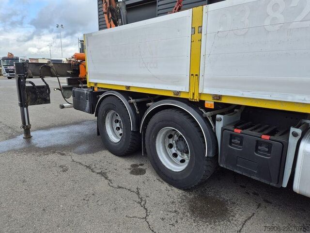 Platós teherautó Volvo FMX