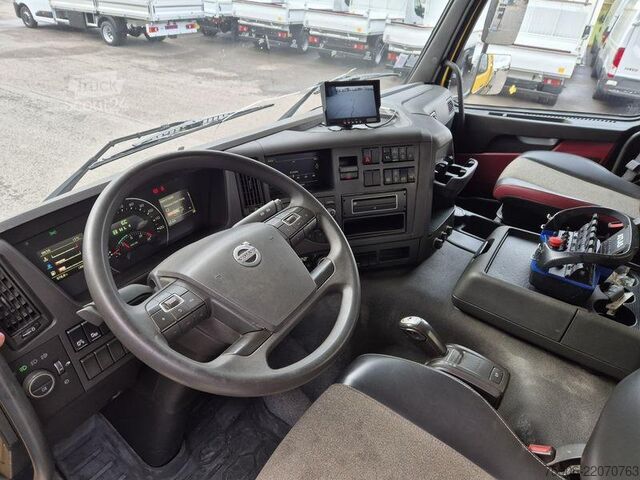 Platós teherautó Volvo FMX