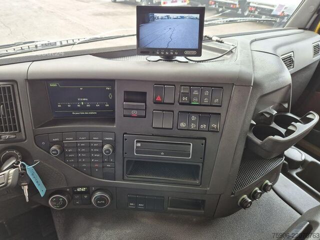 Platós teherautó Volvo FMX