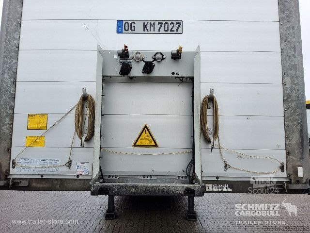 Avoin puoliperävaunu pressulla Schmitz Cargobull Curtainsider Standard Getränke