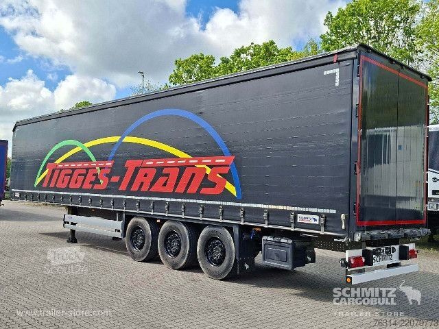 Avoin puoliperävaunu pressulla Schmitz Cargobull Curtainsider Standard Getränke
