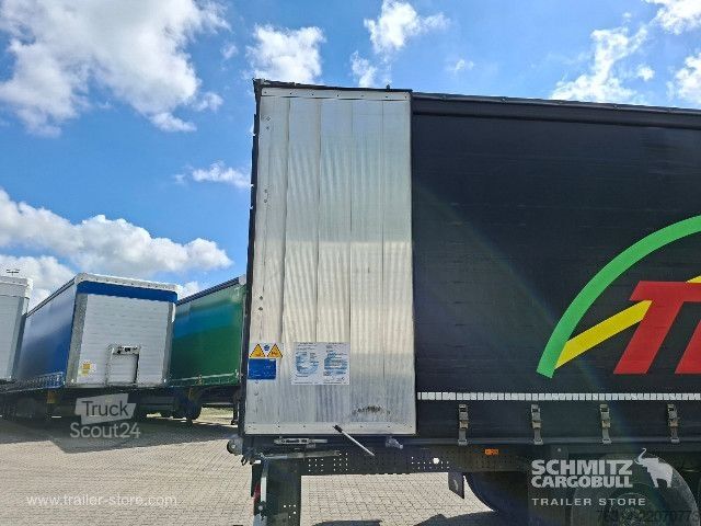 Avoin puoliperävaunu pressulla Schmitz Cargobull Curtainsider Standard Getränke