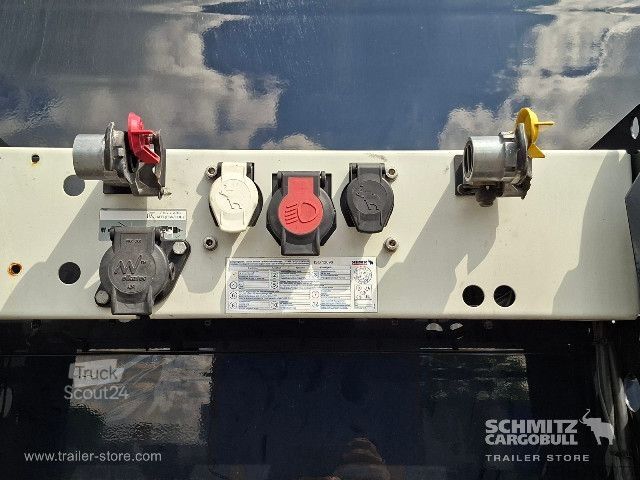 Avoin puoliperävaunu pressulla Schmitz Cargobull Curtainsider Standard Getränke