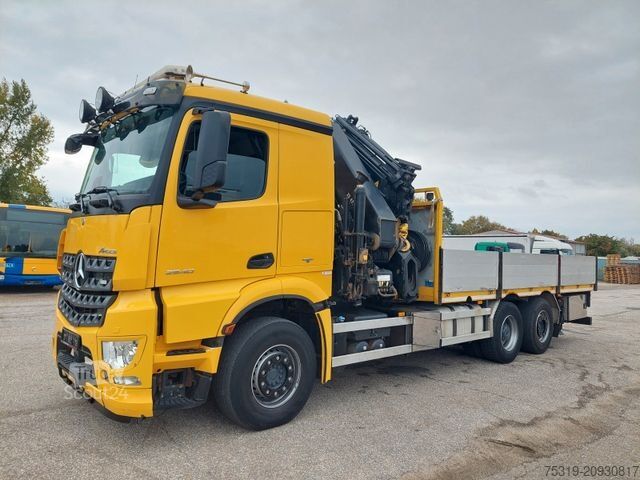 Tovornjak s ploščadjo MERCEDES-BENZ Arocs 2640 6X2 + Hiab XS 477 Hipro