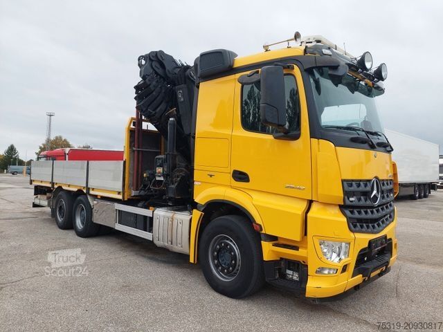 Tovornjak s ploščadjo MERCEDES-BENZ Arocs 2640 6X2 + Hiab XS 477 Hipro
