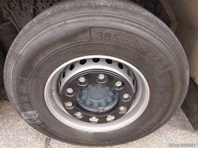 Tovornjak s ploščadjo MERCEDES-BENZ Arocs 2640 6X2 + Hiab XS 477 Hipro