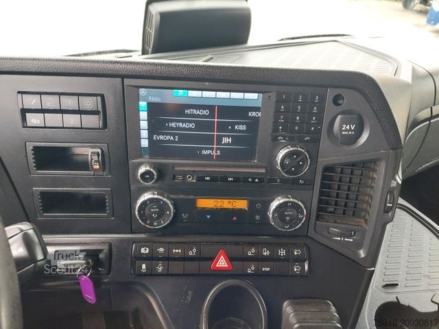 Tovornjak s ploščadjo MERCEDES-BENZ Arocs 2640 6X2 + Hiab XS 477 Hipro