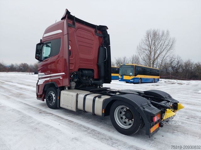 Nagy térfogatú nyergesvontató FORD F-Max 1850 LL