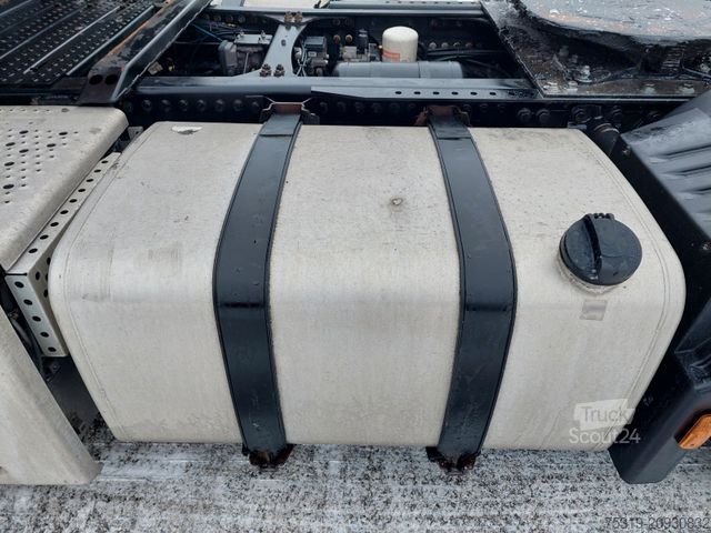 Nagy térfogatú nyergesvontató FORD F-Max 1850 LL