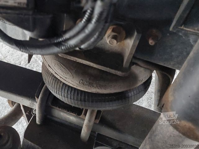 Nagy térfogatú nyergesvontató FORD F-Max 1850 LL