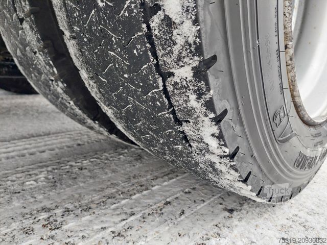 Nagy térfogatú nyergesvontató FORD F-Max 1850 LL