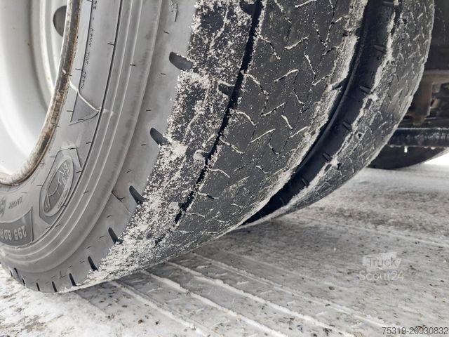 Nagy térfogatú nyergesvontató FORD F-Max 1850 LL