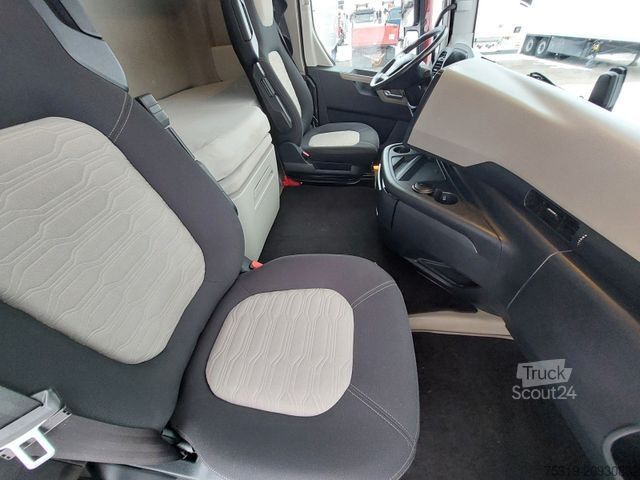 Nagy térfogatú nyergesvontató FORD F-Max 1850 LL