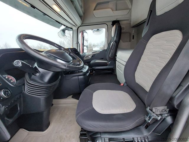 Nagy térfogatú nyergesvontató FORD F-Max 1850 LL