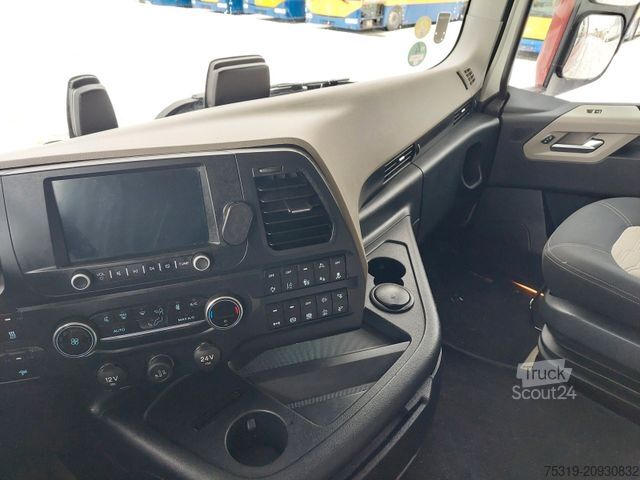 Nagy térfogatú nyergesvontató FORD F-Max 1850 LL