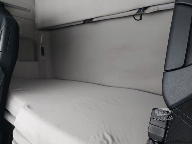 Nagy térfogatú nyergesvontató FORD F-Max 1850 LL