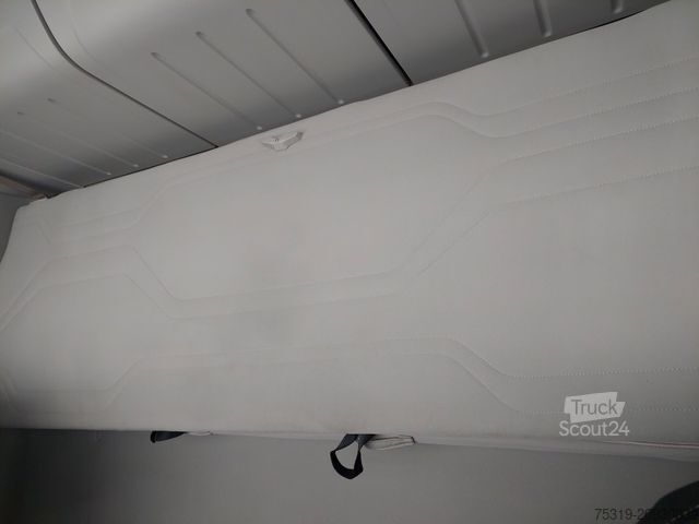 Nagy térfogatú nyergesvontató FORD F-Max 1850 LL