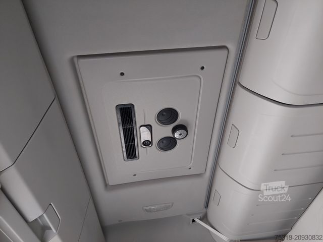 Nagy térfogatú nyergesvontató FORD F-Max 1850 LL