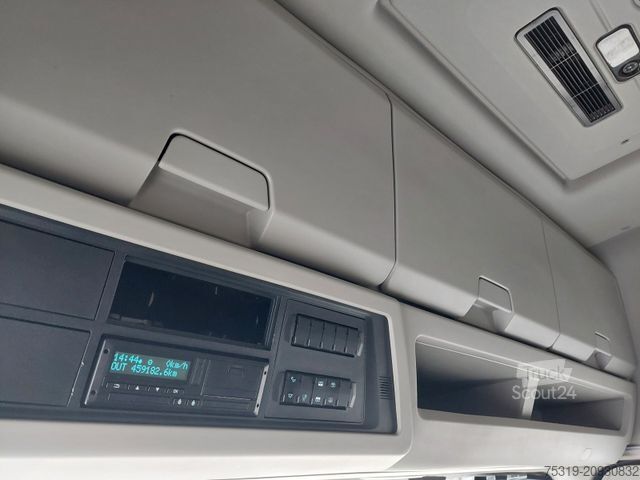 Nagy térfogatú nyergesvontató FORD F-Max 1850 LL