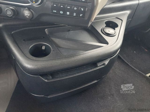 Nagy térfogatú nyergesvontató FORD F-Max 1850 LL
