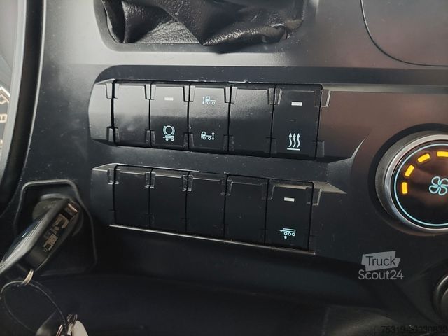 Nagy térfogatú nyergesvontató FORD F-Max 1850 LL