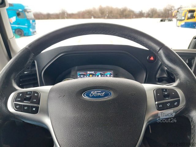 Nagy térfogatú nyergesvontató FORD F-Max 1850 LL