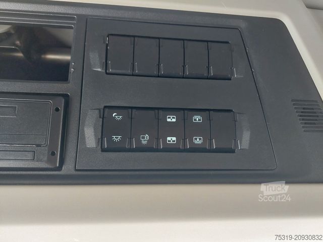 Nagy térfogatú nyergesvontató FORD F-Max 1850 LL