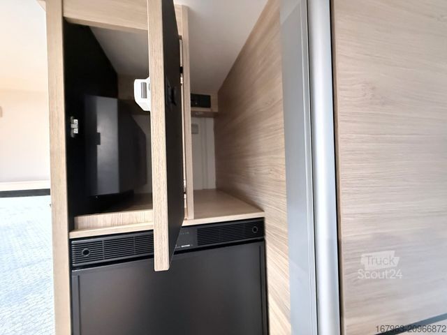 Daļēji integrēta kemperis CHAUSSON 788 Titanium Line `26 ~ MESSE PREISE SICHERN