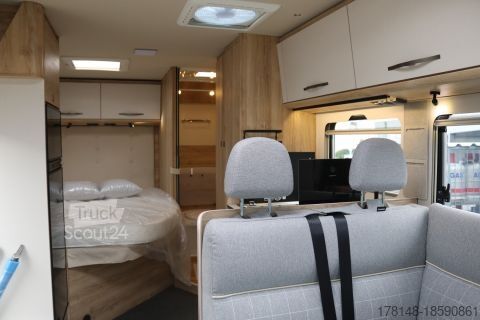 Halvintegrerad husbil Eura Mobil Profila T 675 SB