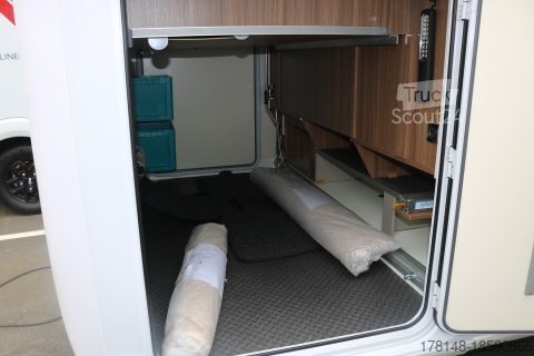 Інтегрований автокемпер Eura Mobil Integra 890 QB