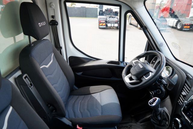 Рефрижераторний фургон IVECO DAILY 35-180 / KONTENER - FIRANKA / AUTOMAT / WI