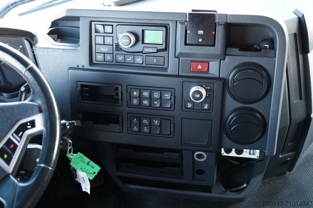 Standard tractor unit RENAULT T 440 / NISKA KABINA / ALUFELGI / SPROWADZONY /