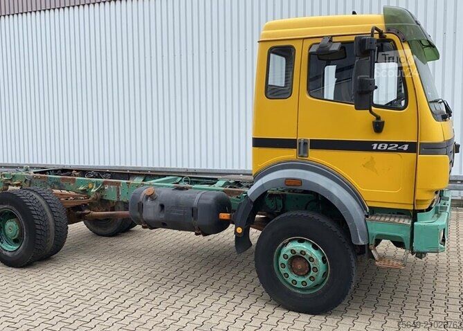 Camion-benne tricar Mercedes-Benz SK 1824 AK 4x4 SK 1824 AK 4x4