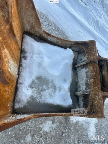 Crawler excavator Volvo EC210 BLC excavator w/ toothed bucket. WATCH VIDEO