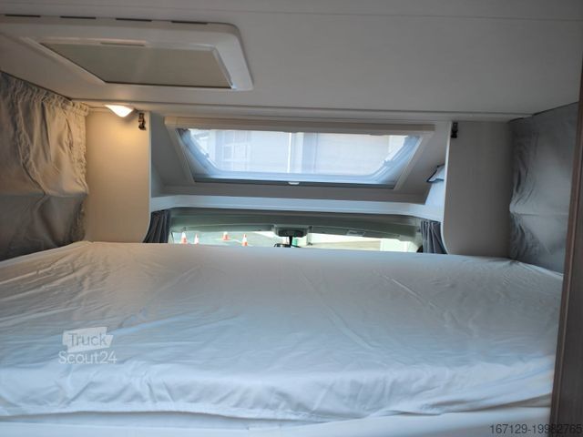 Half-integraal camper CARADO T338s MesseDeal/Markise, Navi, RF-Cam, Fahrradtr